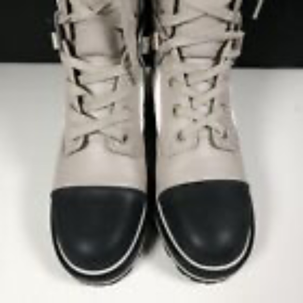 CHANEL Quilted Leather Winter Boots Cap Toe CHANEL CC Logo Size EU 36 - Picture 7 of 14
